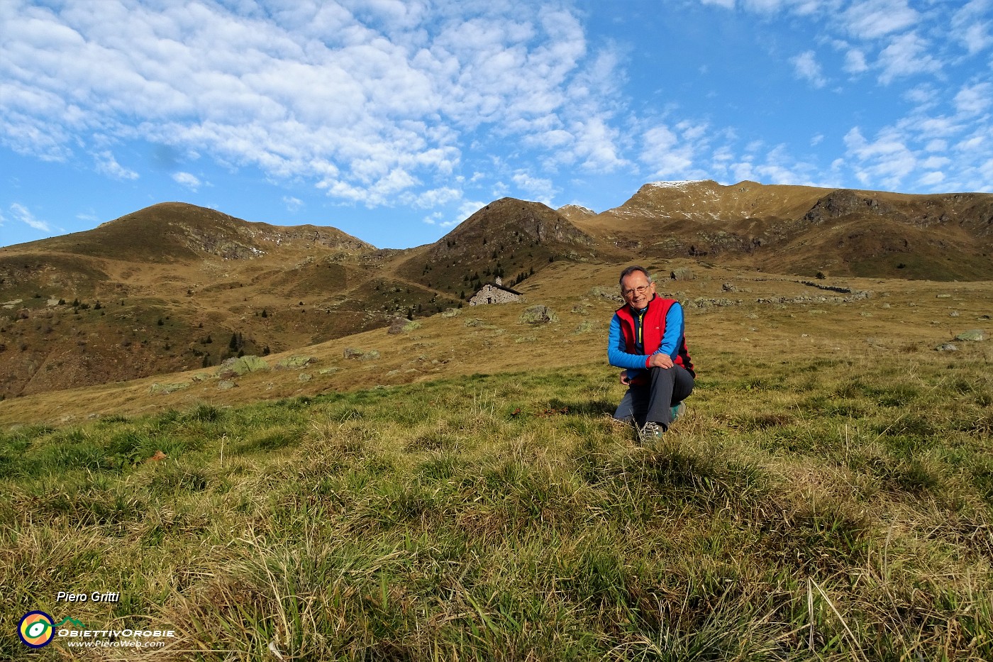 12 Risalendo lungo i  pascoli ai Piani dell'Avaro.JPG